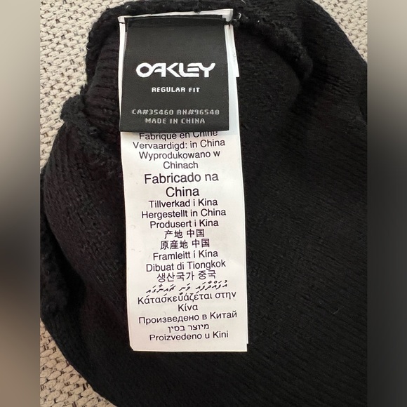 NWT Oakley Blackout Black Wanderlust Pom Beanie! - Picture 3 of 7